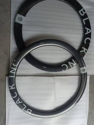 Wheelset with carbon fiber spokes, 48mm front wheel, 58mm rear wheel