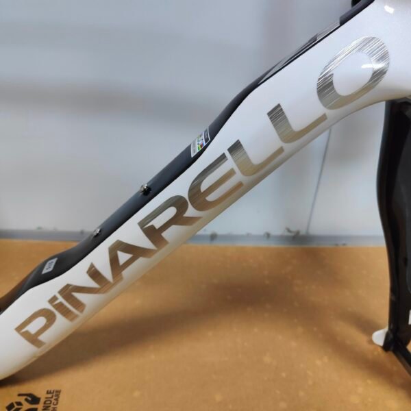 The last model of the pinarello F frame and DTswiss carbon fiber wheels